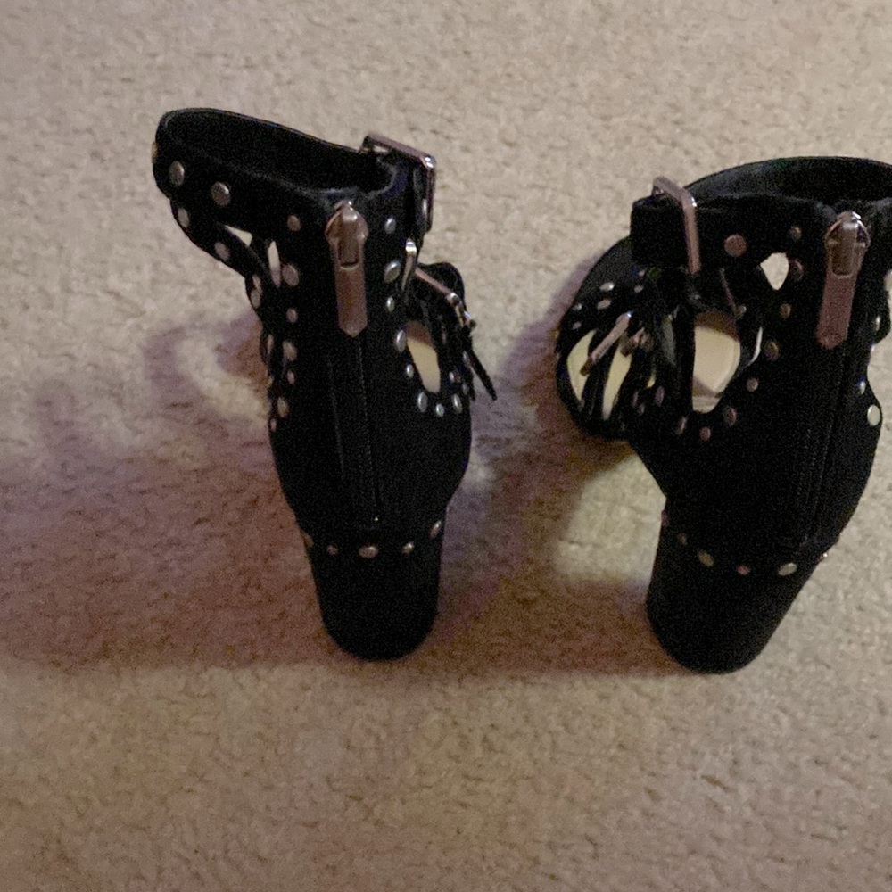 Cute black zip up shoe